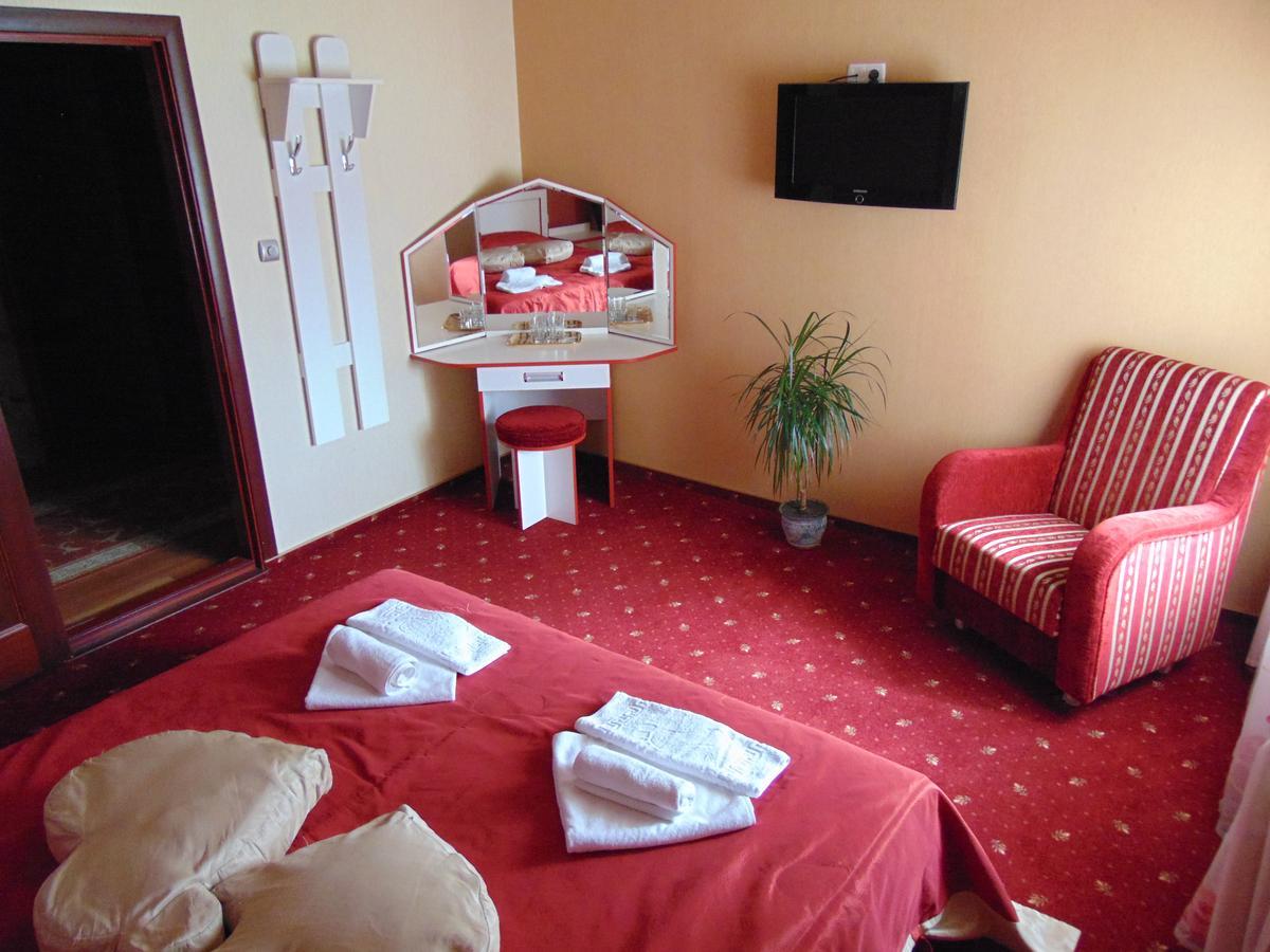 Hotel Serpanok Tyachiv Eksteriør billede