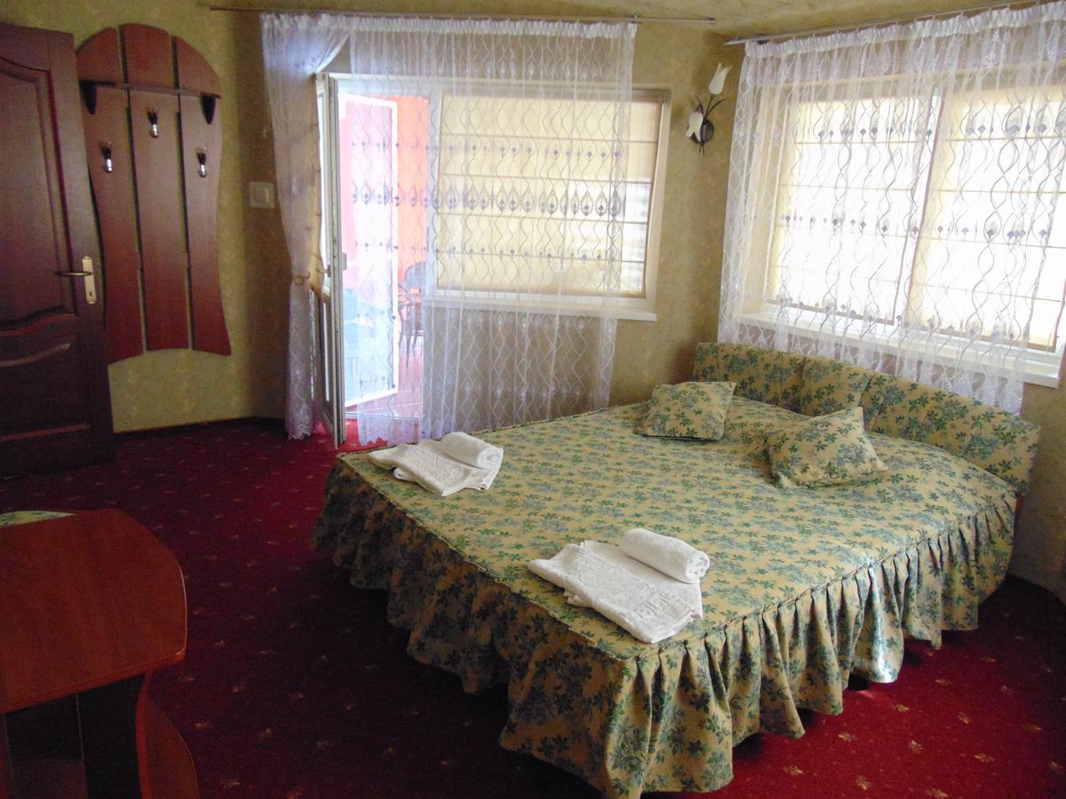 Hotel Serpanok Tyachiv Eksteriør billede